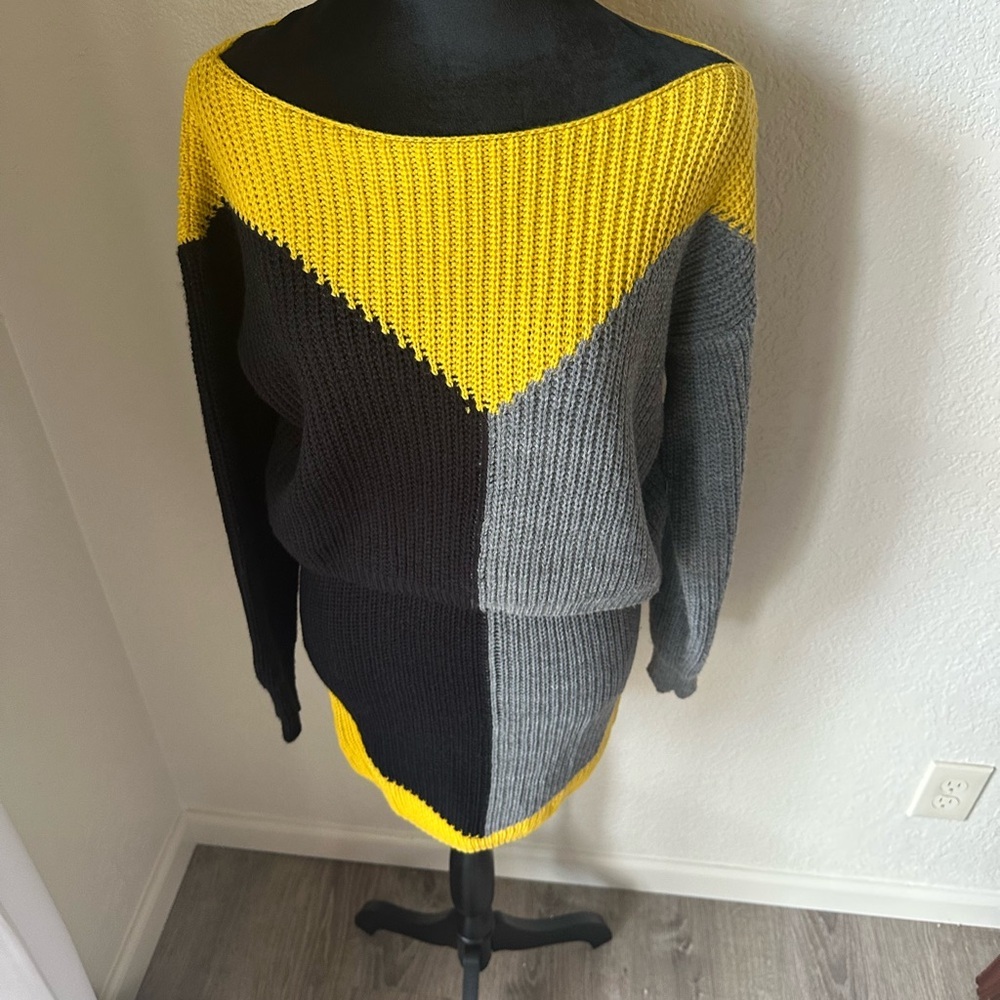 Sweater and Skirt Set - Picture 4 of 5